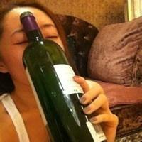 qq男生酒瓶头像图片_WWW.WHOISQQ.COM
