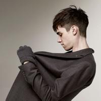 短发侧面男生头像图片_WWW.WHOISQQ.COM