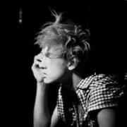 男生冬天伤感头像图片_WWW.WHOISQQ.COM