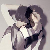 qq头像图片男生竖中指带字_WWW.WHOISQQ.COM