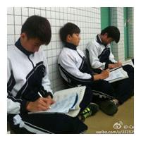 深圳校服男生头像图片吧_WWW.WHOISQQ.COM