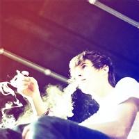 郁闷伤感男生qq头像图片_WWW.WHOISQQ.COM