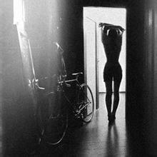 qq男生女生骑单车头像图片_WWW.WHOISQQ.COM