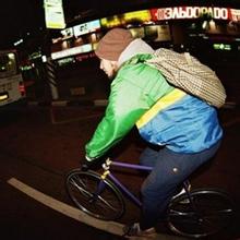 qq男生女生骑单车头像图片_WWW.WHOISQQ.COM