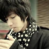 霸气叼烟男生头像图片_WWW.WHOISQQ.COM