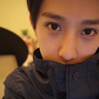低调帅气男生头像图片_WWW.WHOISQQ.COM