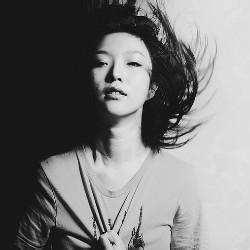 长发黑白男生头像图片_WWW.WHOISQQ.COM