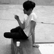 高冷色调男生头像图片_WWW.WHOISQQ.COM
