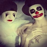 黑白男生画中画头像图片_WWW.WHOISQQ.COM