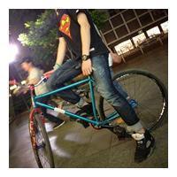骑单车的男生qq头像图片_WWW.WHOISQQ.COM