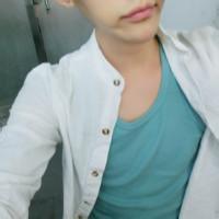 男生衣领qq头像图片_WWW.WHOISQQ.COM