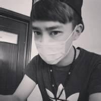 黑白男生口罩头像图片_WWW.WHOISQQ.COM