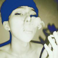 男生伤感叼烟头像图片_WWW.WHOISQQ.COM