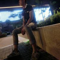 qq头像图片男生坐在船上的_WWW.WHOISQQ.COM