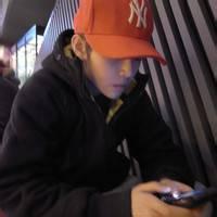 qq头像图片男生坐在船上的_WWW.WHOISQQ.COM