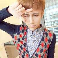 小清新吉他男生头像图片_WWW.WHOISQQ.COM