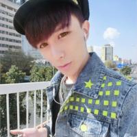 小清新吉他男生头像图片_WWW.WHOISQQ.COM