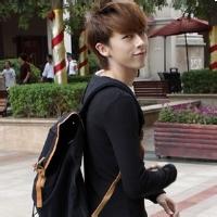 qq头像图片男生捂嘴笑_WWW.WHOISQQ.COM