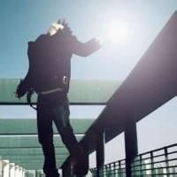 走在大街上的男生头像图片_WWW.WHOISQQ.COM