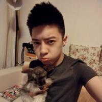 走在大街上的男生头像图片_WWW.WHOISQQ.COM