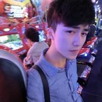 走在大街上的男生头像图片_WWW.WHOISQQ.COM