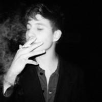 qq不露头男生黑色头像图片_WWW.WHOISQQ.COM