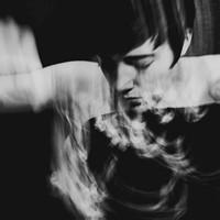qq犹豫男生头像图片_WWW.WHOISQQ.COM