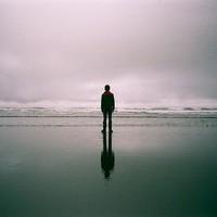 背影全身照头像图片男生_WWW.WHOISQQ.COM