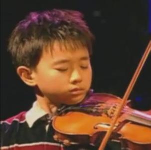 拉小提琴的男生头像图片_WWW.WHOISQQ.COM