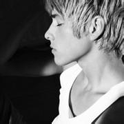 伤感男生旳头像图片_WWW.WHOISQQ.COM