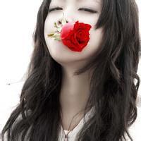 嘴上带花的男生头像图片_WWW.WHOISQQ.COM