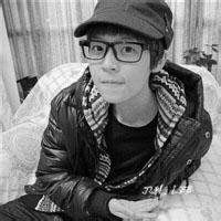 男生黑白有帽子头像图片_WWW.WHOISQQ.COM