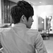 男生卡通灰白头像图片_WWW.WHOISQQ.COM