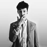 男生卡通灰白头像图片_WWW.WHOISQQ.COM