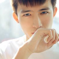 男生难受头像图片_WWW.WHOISQQ.COM