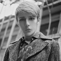 男生大笑表情头像图片_WWW.WHOISQQ.COM