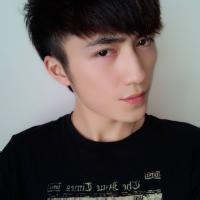 qq头像图片男生红眼_WWW.WHOISQQ.COM