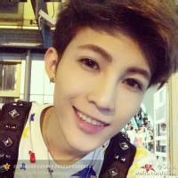 qq头像图片男生红眼_WWW.WHOISQQ.COM