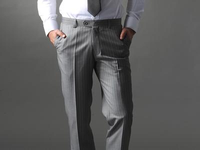男生灰白西服头像图片_WWW.WHOISQQ.COM