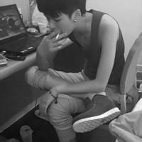 男生吸烟头像图片 大全_WWW.WHOISQQ.COM