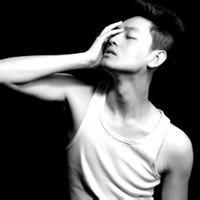 好看的男生灰色头像图片_WWW.WHOISQQ.COM