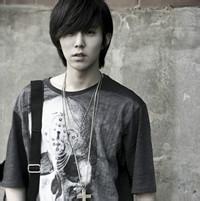 阴暗男生头像图片_WWW.WHOISQQ.COM