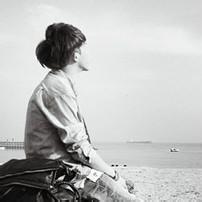 阴暗男生头像图片_WWW.WHOISQQ.COM