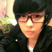 戴眼镜男生头像图片黑白照_WWW.WHOISQQ.COM