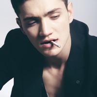 男生欧美肌肉男头像图片_WWW.WHOISQQ.COM