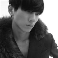 qq个性男生刚起床头像图片_WWW.WHOISQQ.COM