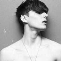 热恋男生头像图片_WWW.WHOISQQ.COM