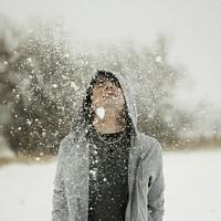 qq头像图片男生帅气的转身_WWW.WHOISQQ.COM