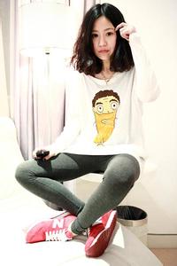 穿背带衣的男生头像图片_WWW.WHOISQQ.COM