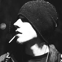 头像图片男生靠窗_WWW.WHOISQQ.COM